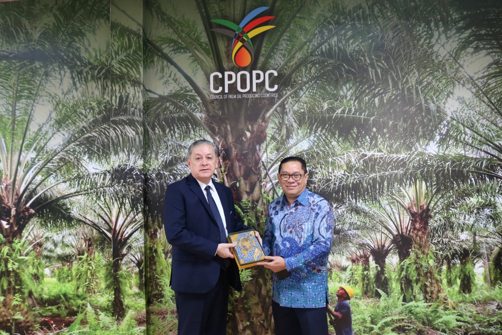The Visit of the Ambassador of Ecuador to Indonesia